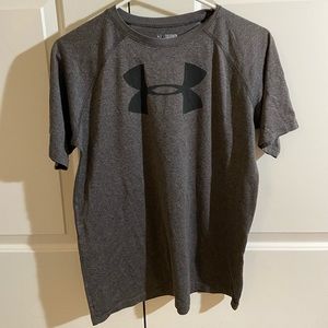 Grey Boys’ Under Armour Athletic T-Shirt!